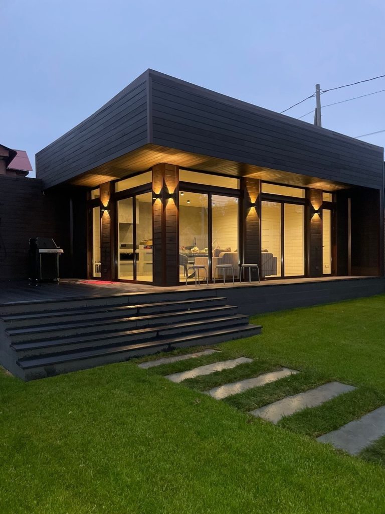 Раздвижное остекление частного дома с закалённым стеклом Stopsol Phoenix Grey